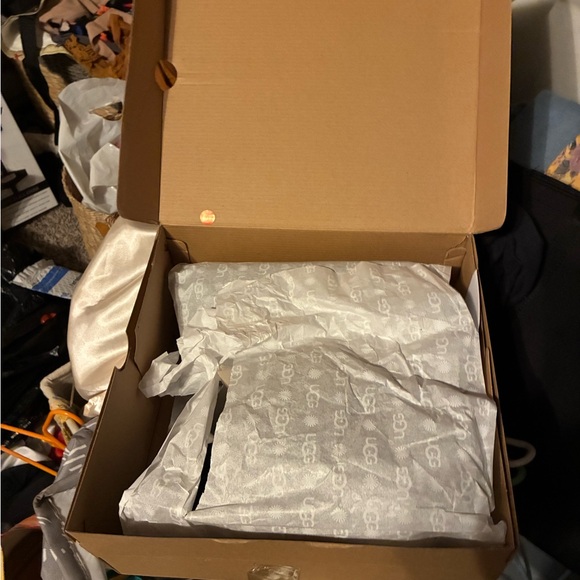 UGG Funkette "Black" Women's Slipper - Picture 8 of 10